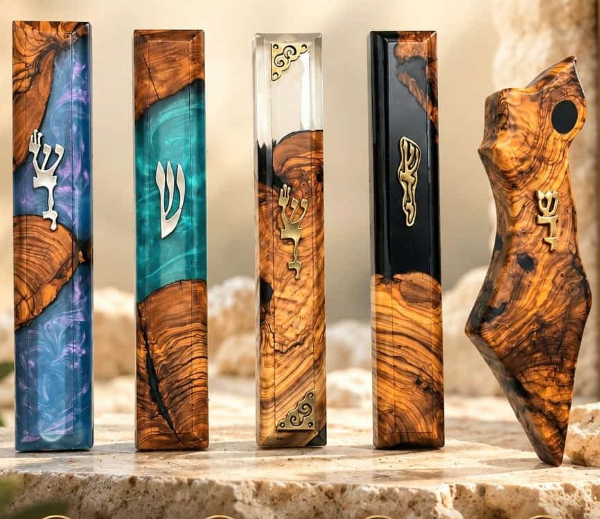 מזוזות מעץ זית ואפוקסי טורקיז